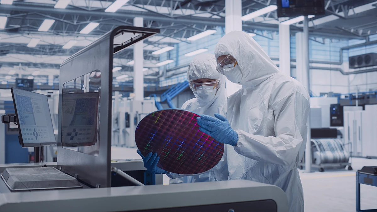 Revolutionizing semiconductor manufacturing: How a chemical company optimized filtration with ML and IoT 