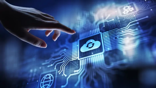 A graphic depicting a person's open hands, symbolizing the operation and management of a virtual cloud with connected icons of technologies such as servers, smartphones and data. The background depicts the network, referring to the Jira Cloud feature