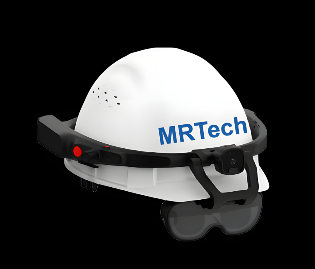 Zdjęcie przedstawia kask ochronny z nowocznym sprzętem do obsługi i komunikacji zdalnejfirmy MR Tech