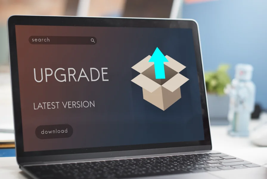 Laptop-Bildschirm, der ein Software-Upgrade auf die neueste Version anzeigt.