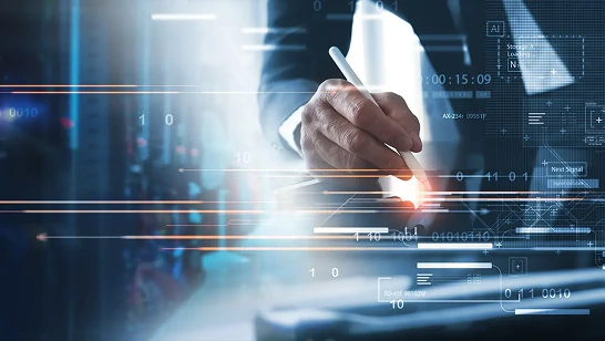 Ein Geschäftsmann, der mit einem digitalen Stift interagiert, mit einer futuristischen Oberfläche, die Datenströme, Zahlen und Analysen anzeigt. Die Abbildung stellt die Unternehmensdatenverwaltung, digitale Transformation und erweiterte Analysen innerhalb einer Unternehmensdatenplattform dar.